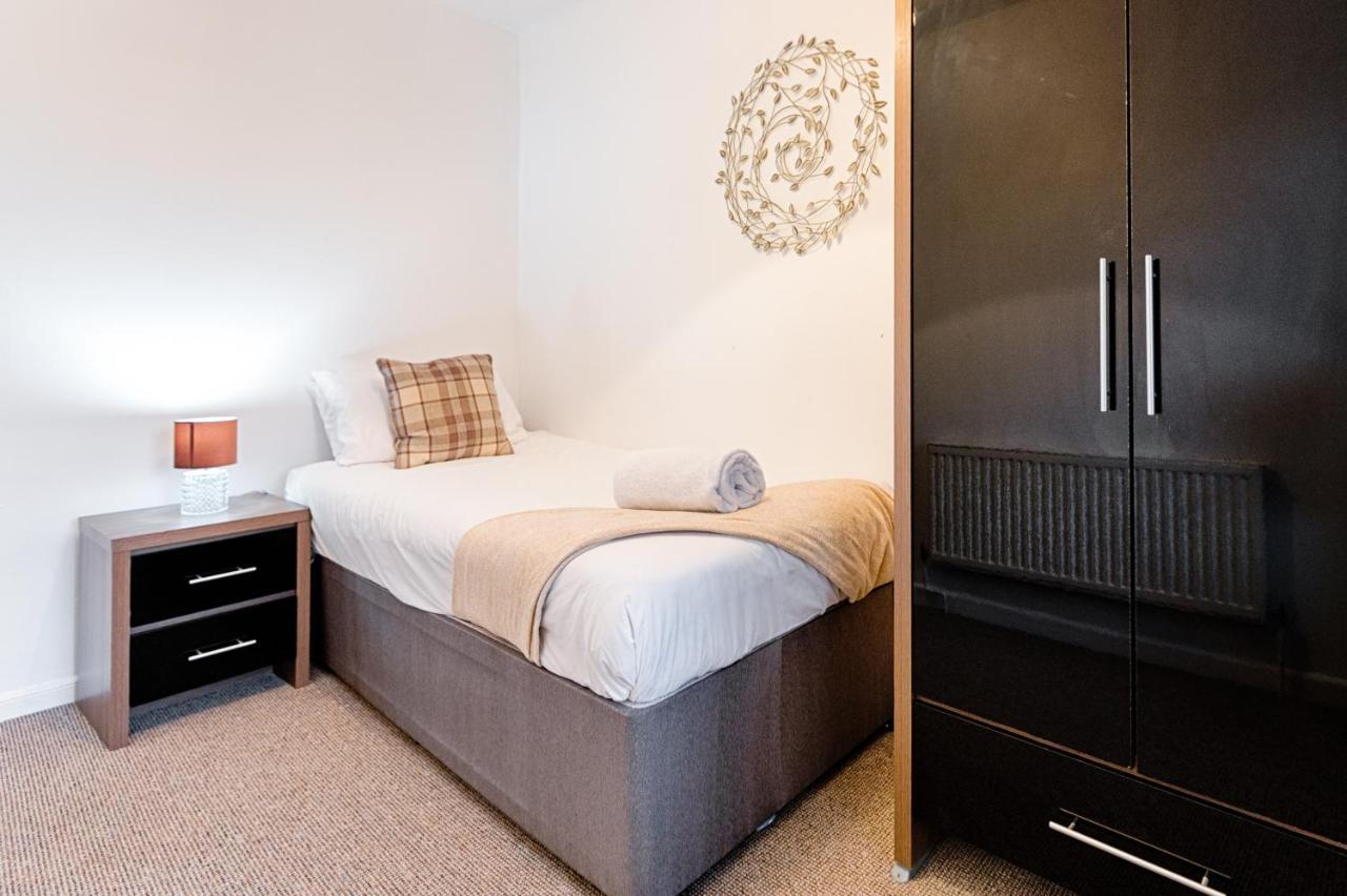 Parking, Tv In Every Bedroom! Swansea Exterior foto